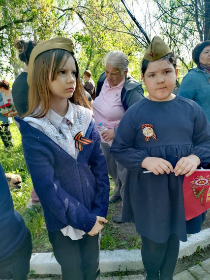 Торжественное возложение цветов на Мемориале..